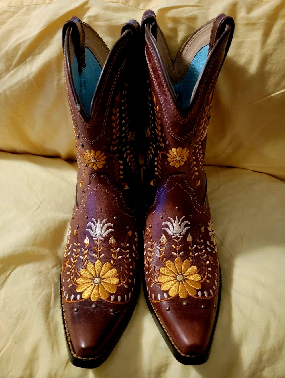 Crush by Durango Women's Golden Wildflower Western Boots.